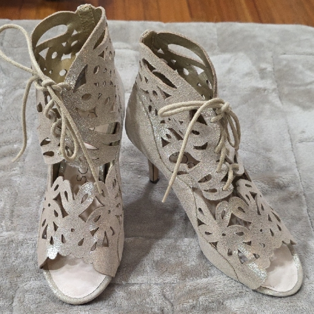Sole Society Juniper Gold Women's Heels Laces Laser Cut Shimmery Mettalic Sz 6.5